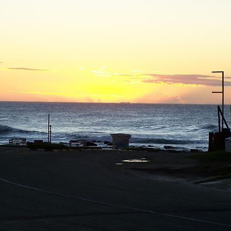 Breeze Inn Guesthouse Kidd's Beach ภายนอก รูปภาพ