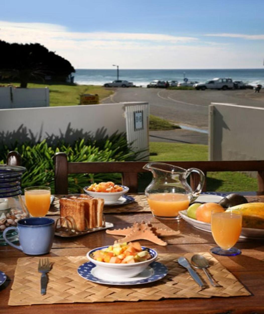 Breeze Inn Guesthouse Kidd's Beach ภายนอก รูปภาพ