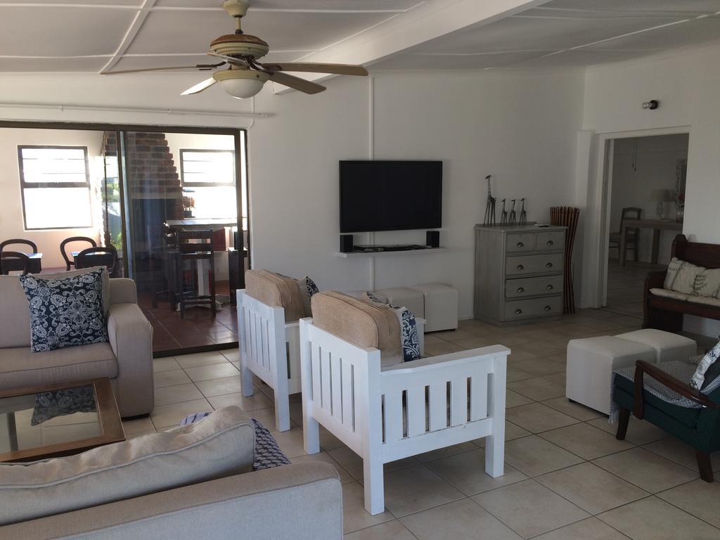 Breeze Inn Guesthouse Kidd's Beach ภายนอก รูปภาพ