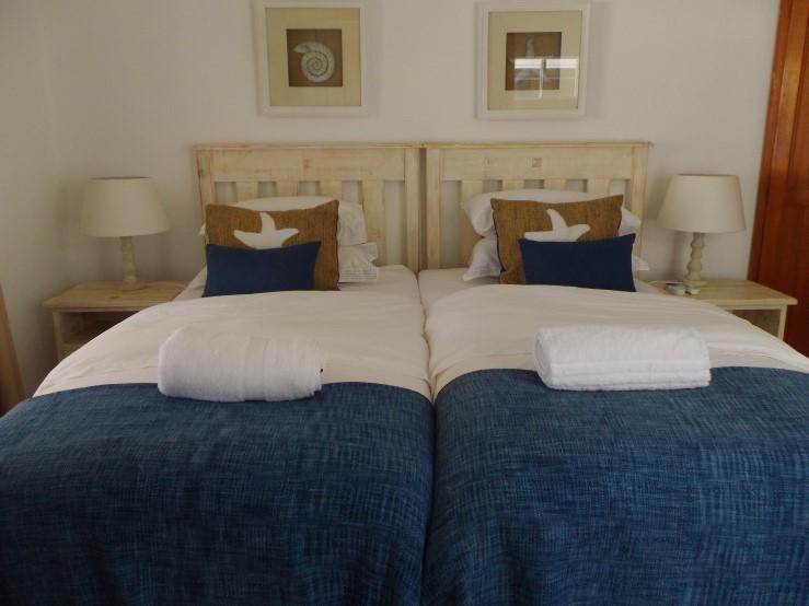 Breeze Inn Guesthouse Kidd's Beach ภายนอก รูปภาพ