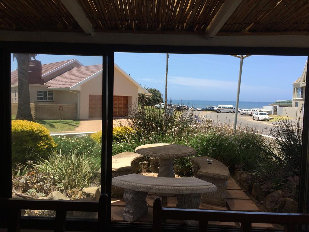 Breeze Inn Guesthouse Kidd's Beach ภายนอก รูปภาพ