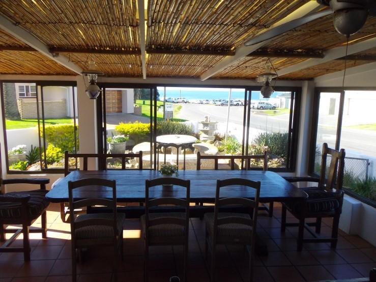 Breeze Inn Guesthouse Kidd's Beach ภายนอก รูปภาพ